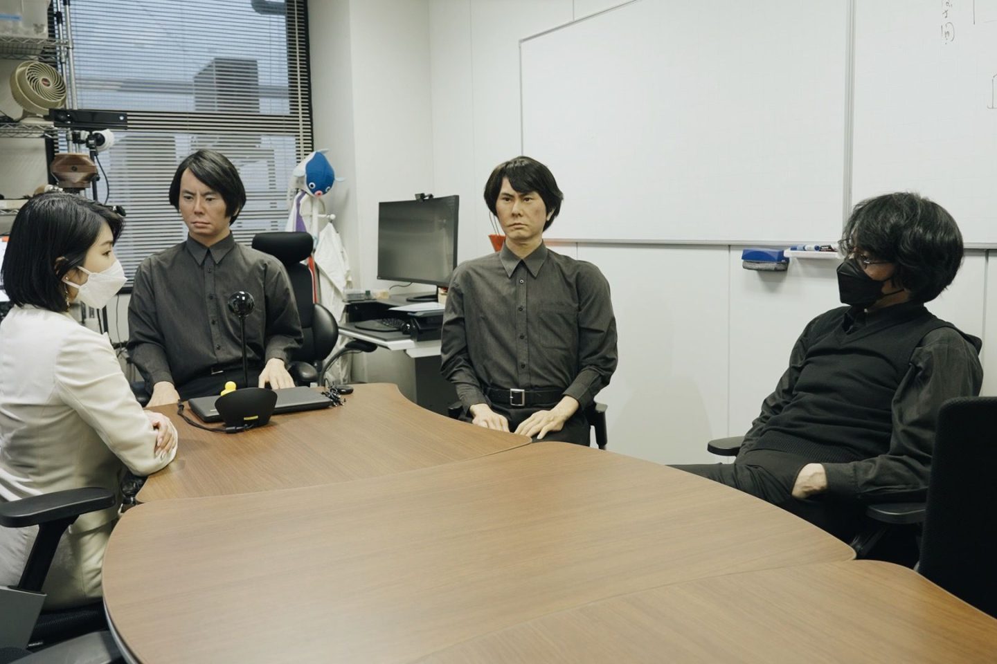 【石黒浩：対談①】「2070年の生き方」を考える/テクノロジーと人間の関係性、そして所作のデザイン/ロボット研究の第一人者・石黒浩と菊地あかねが読み解く